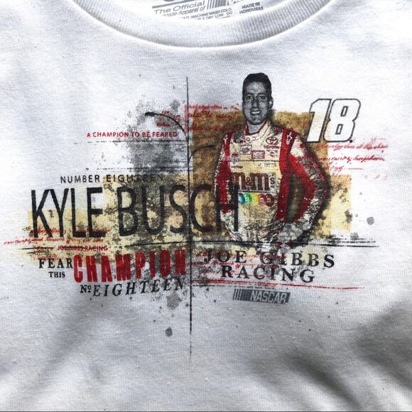Chase Authentics White NASCAR Kyle Busch 18 Short Sleeve Graphic T Shirt Top - Picture 4 of 4